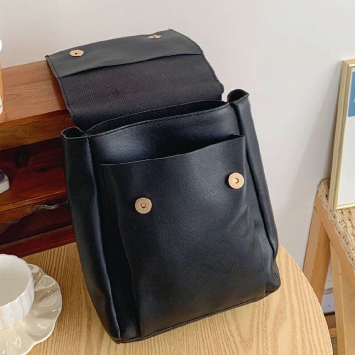 レディースリュック シンプル上品フラップリュック