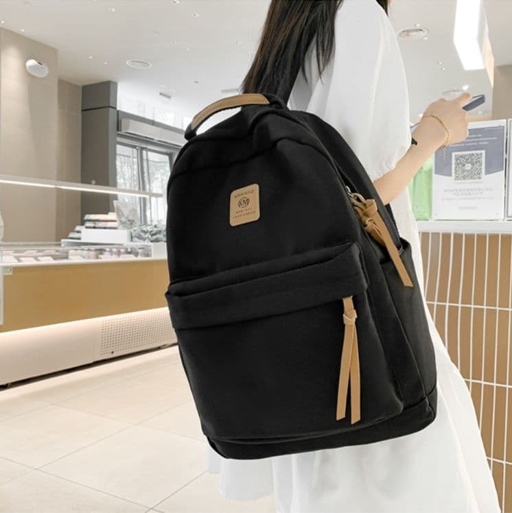 レディースリュック シンプル上品タッセル付きリュック