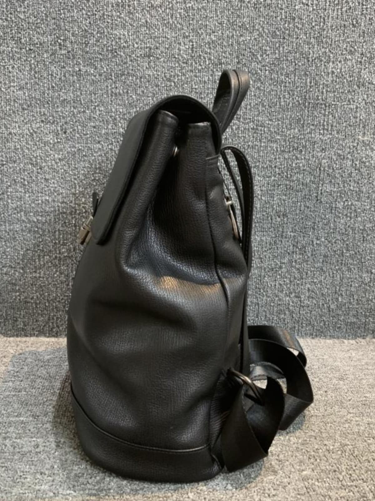 レディースリュック上質革製フラップ式通勤リュック